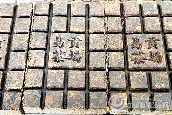 【石榴花开 籽籽同心】小茶叶托起大产业