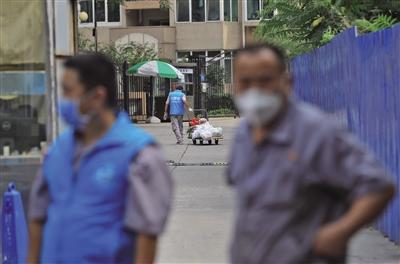 北京海淀：公共场所落实测温、验“双码”等措施