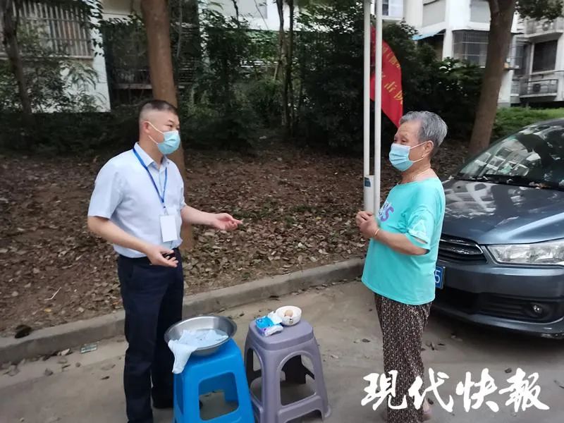 封控小区里私家车不锁、WiFi公开蹭！被这一幕暖到了