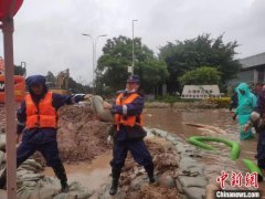 云南大理发生城市内涝 森林消防赶赴现场展开救援