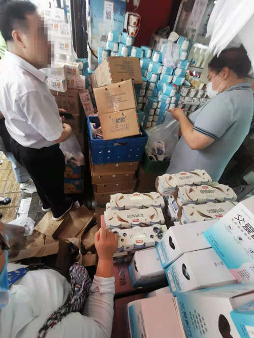 网红牛奶便利店探访：低温乳品未冷藏埋风险，准入门槛低管理粗放