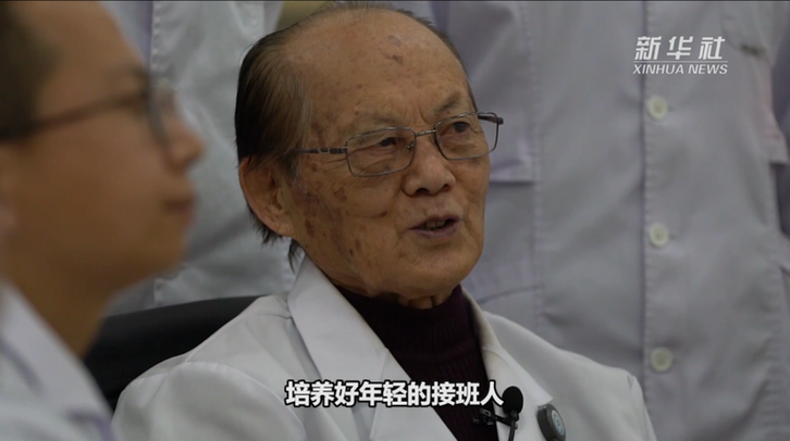 习近平@医务工作者：你们感动了中国，感动了世界！