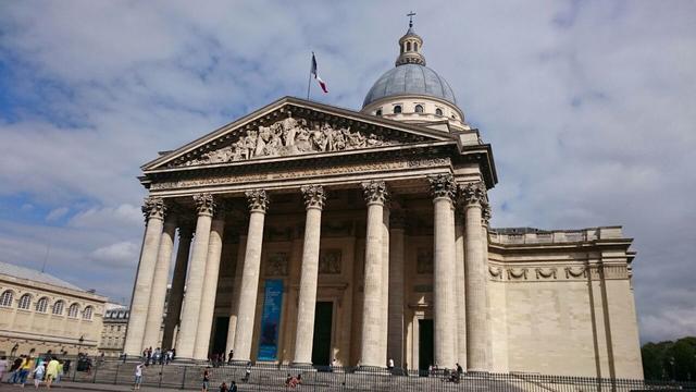 外媒：首名黑人女歌手将入葬法国先贤祠，已经过马克龙同意