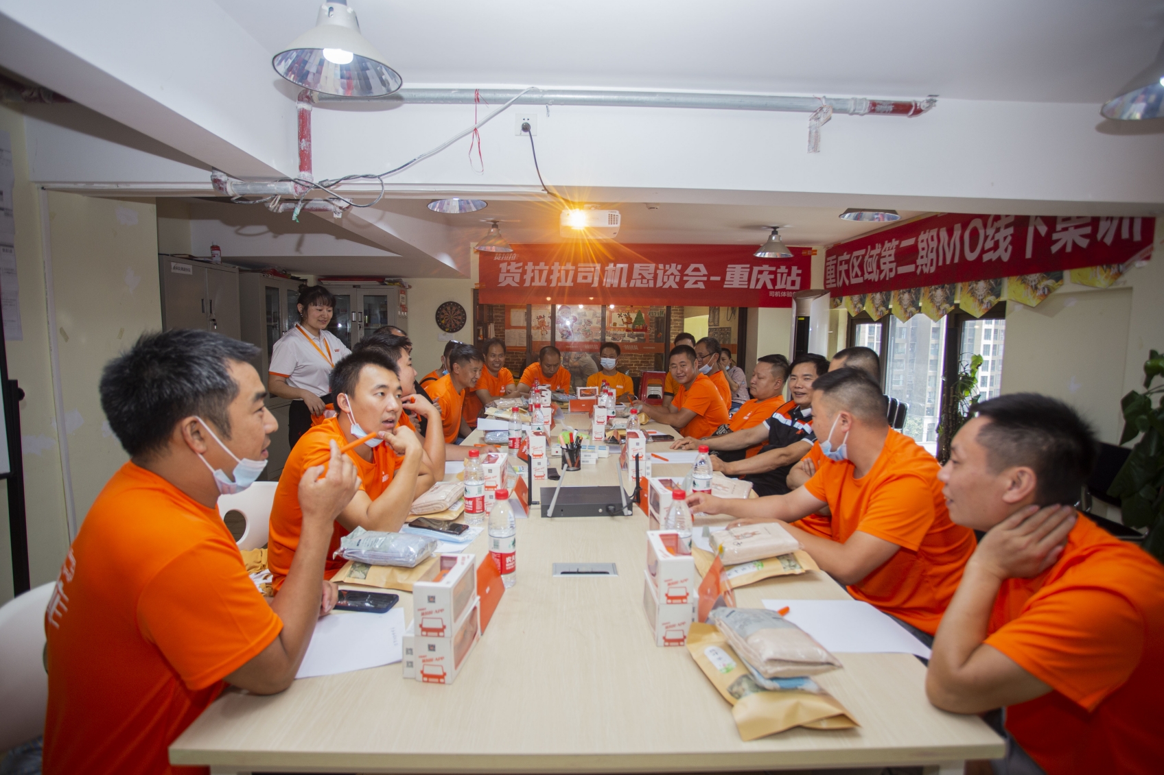 货车司机权益保障样本：货拉拉成立司机体验部、发放关怀金助司机解困