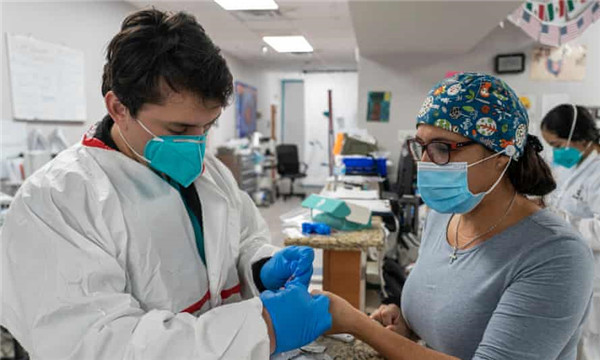 美研究：预计12月前将再有近10万美国人死于新冠